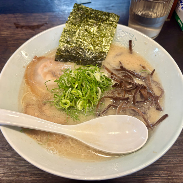 「ラーメン＋替玉＋無料ライス」@博多濃麻呂 二子玉川店の写真