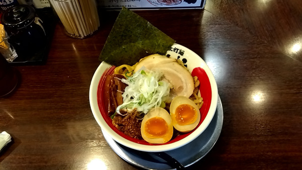 「温玉油そば（１，０４０円）」@自家製太打麺 勢拉 稲毛店の写真