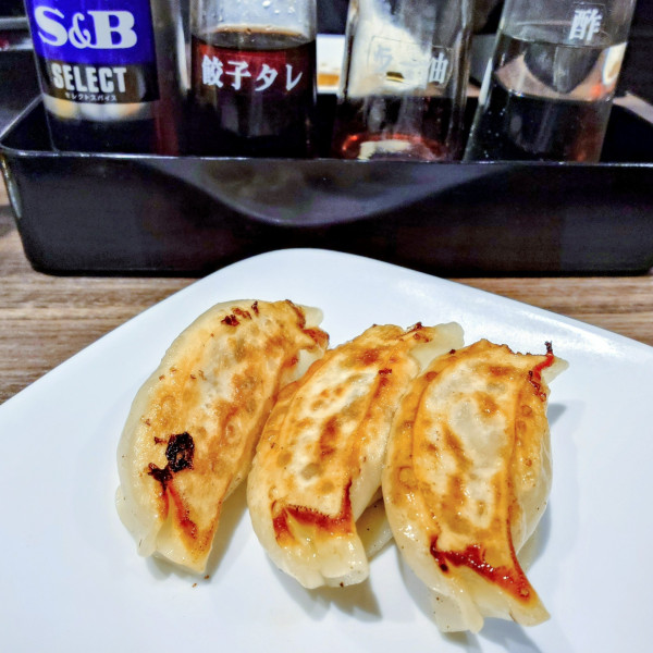 「にんにく激増し餃子 JUST SIZE」@GYOZA OHSHO 有楽町国際フォーラム口店の写真