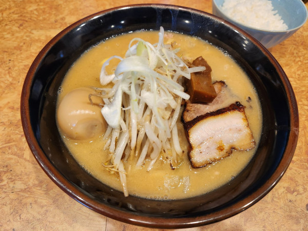 「味玉味噌らーめん　半ライス」@味噌らーめん屋 ちょりんの写真