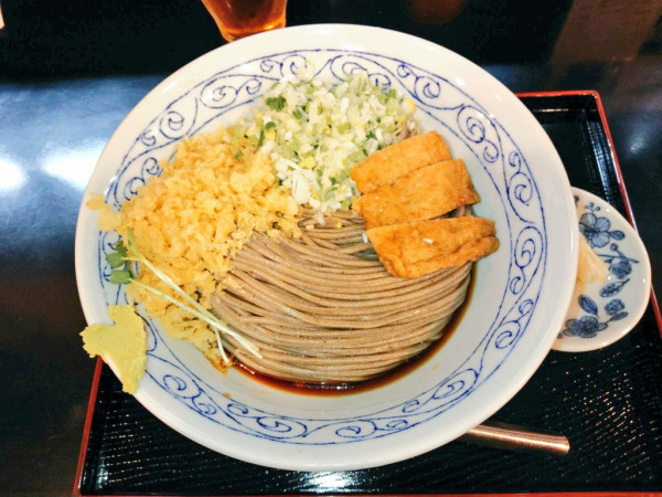 「冷やしたぬき蕎麦（大盛り）」@たぬきときつねの写真