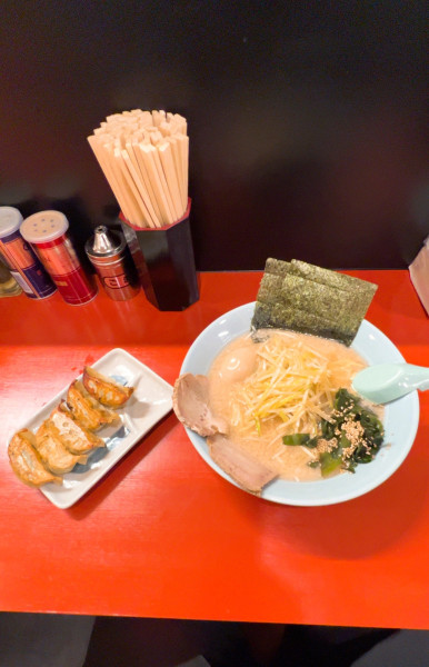 「特製ラーメン＋焼餃子」@ラーメンショップ小池 八王子散田店の写真