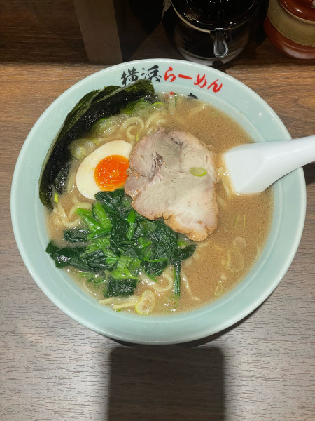 「らーめん(900円)」@横浜らーめん 一八家 戸塚店の写真