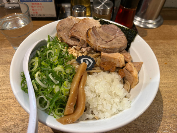 「ドラニボ　セレブ盛り　中盛」@Dragon Noodle's ドラゴンラーメンの写真