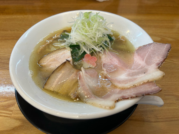 「こはね白醤油そば（チャーシュー）」@麺彩 こはねの写真