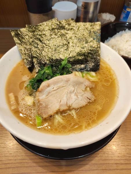 「ラーメン（並）（ライス無料）」@横浜家系ラーメン ひじり家の写真