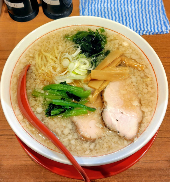 「背脂らぁ麺 (中盛り) 900円」@らぁ麺 辰丸の写真