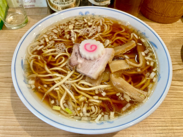 「サッポロ赤星+キリンクラシックラガー+つまみ2皿→ らーめん」@らーめん 高尾の写真