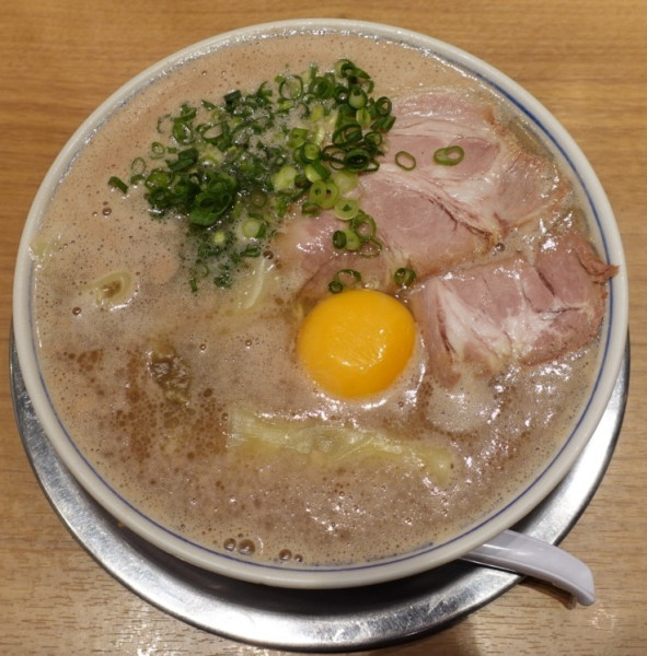 「月見ワンタンメン（1,180円）」@三代目 博多 だるま アクアシティお台場店の写真