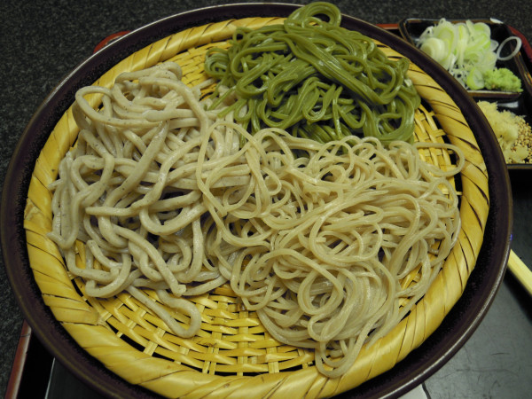 「三色盛りそば（大）」@稲廼家の写真