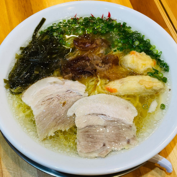 「ちゅら塩ラーメン 900円」@武蔵家 沖縄本店の写真