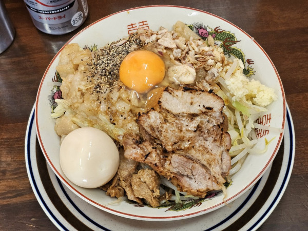 「汁なし（小）ニンニクアブラマシ　800円」@らーめん漢道の写真