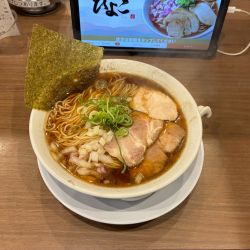 熟成醤油らぁ麺　大盛無料　900円