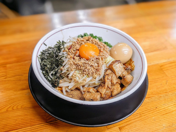 「誤爆まぜそば」@ラーメン・つけ麺 爆王の写真