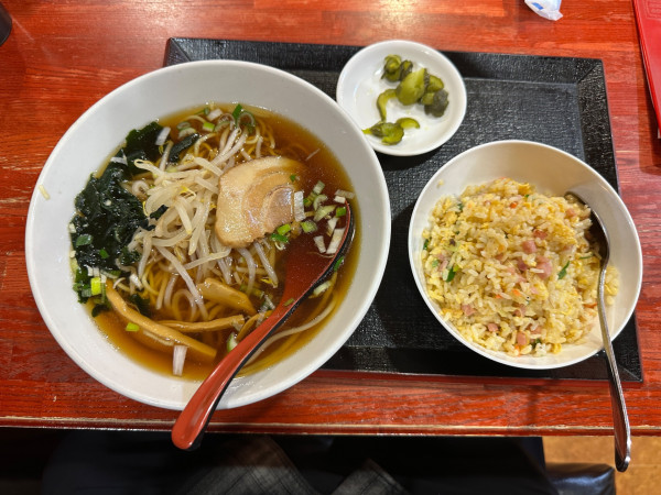 「Aランチ（醬油ラーメンと半チャーハンのセット）780円」@中国本場的料理 華龍飯店 高崎モントレー店の写真