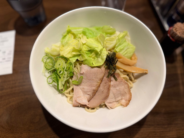 「油そば普通盛(200g) 880円＋オープン無料キャベツ」@油そば 鎌田の写真