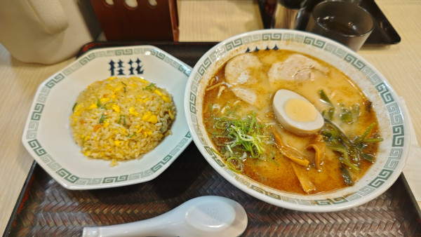 「半チャーハンセット」@熊本拉麺 桂花 新幹線口店の写真
