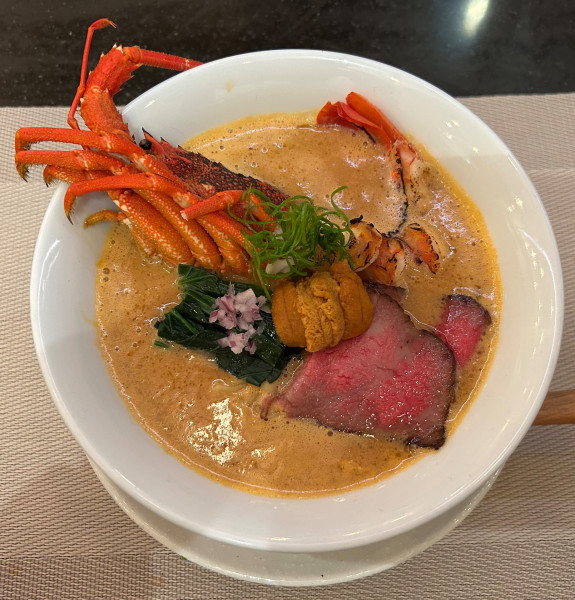 「限定 雲丹と和牛のオマール海老らぁ麺 ¥2300」@MENSHOの写真