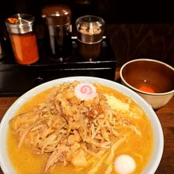ラーメン（少なめ）野菜ニンニクアブラ＋紅生姜W