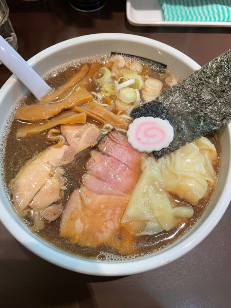 「にぼしそば（大盛）＋ワンタン」@おおぜき中華そば店の写真