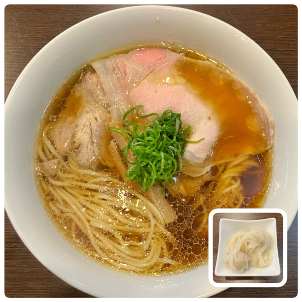 「醤油らーめん1000円ワンタン200円」@とものもとの写真