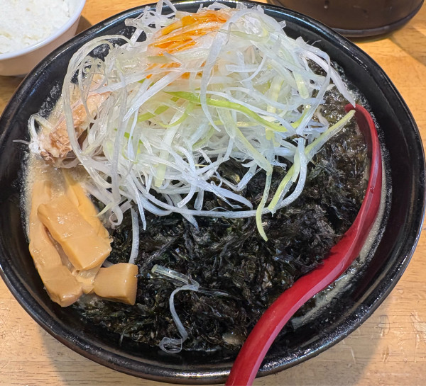 「ネギみそらーめん　ばら海苔トッピング」@萬馬軒 新宿西口店の写真