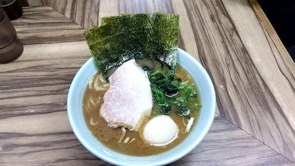 「ラーメン並（８００円）＋味玉（１００円）」@横浜ラーメン 武源家の写真