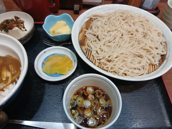 「もり蕎麦・カレー丼セット 1200円」@そば処 初味の写真