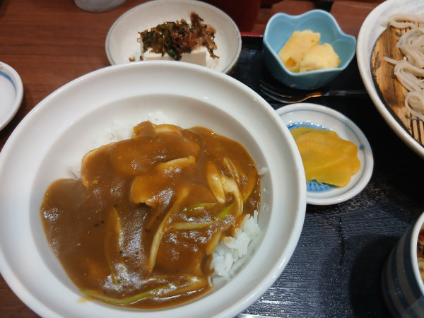 「カレー丼・もり蕎麦セット 1200円」@そば処 初味の写真