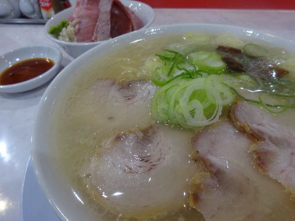 「中華そば（あっさり）＋ハーフ鮪丼　1,380円」@中華そば まるや食堂の写真
