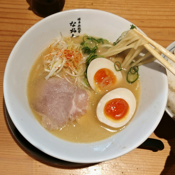 「なお鶏白湯らぁ麺味玉つき（1110円）」@博多非豚骨 なお人 POPUPラーメン 博多デイトス店の写真