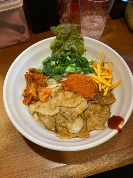 「サムギョプサルまぜそば」@麺と肉 だいつる ひるドラ鶴橋の写真