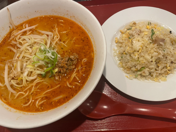 「ラーメンセット・四川風担々麺を辛く：935円」@横浜中華 王記厨房 ふじみ野店の写真