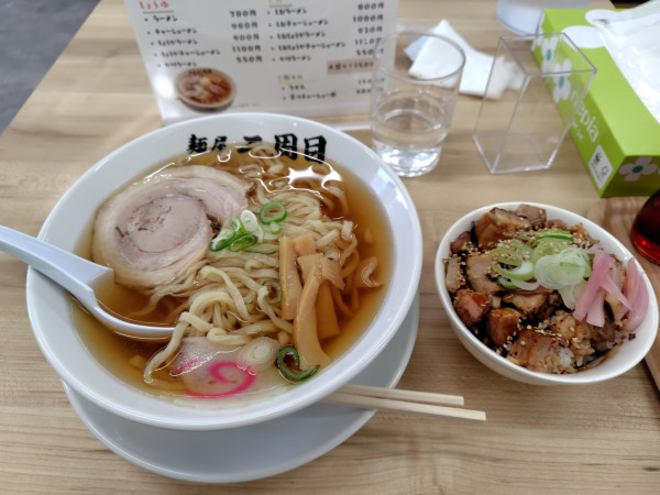 「しょう油ラーメン＋炙りチャーシュー丼＋焼餃子3個」@麺屋 二周目の写真