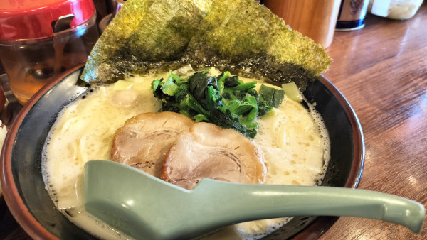 「塩ラーメン+チャーシュートッピング」@極味家 日ノ出町店の写真