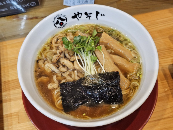 「支那そば醤油（細麺）　850円」@支那そば やそじの写真