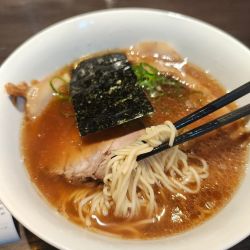 醤油チャーシュー麺