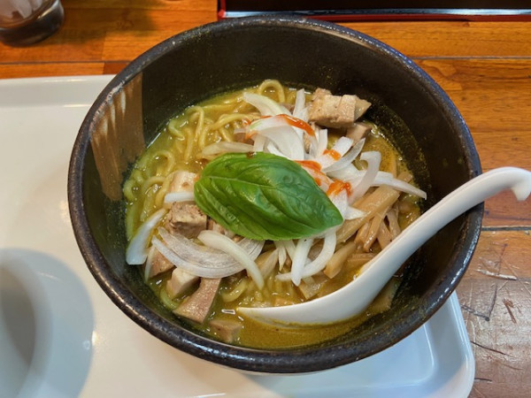 「カレーヌードルズ＋半ライス」@魔乃巣の写真