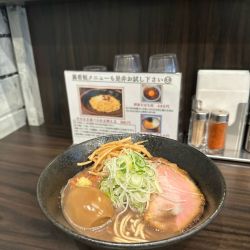 イカと濃厚煮干しの中華そば　全部のせ