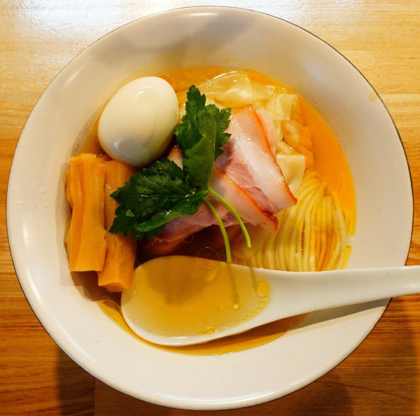 「(松)特上中華そば 白醤油」@自家製麺 くろ松の写真