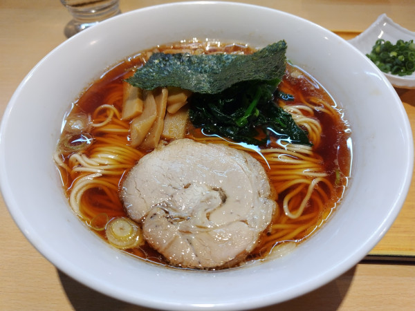 「中華そば　醤油　＋青ネギ増し：無料」@つけ蕎麦 中華蕎麦 尚念 安曇野店の写真