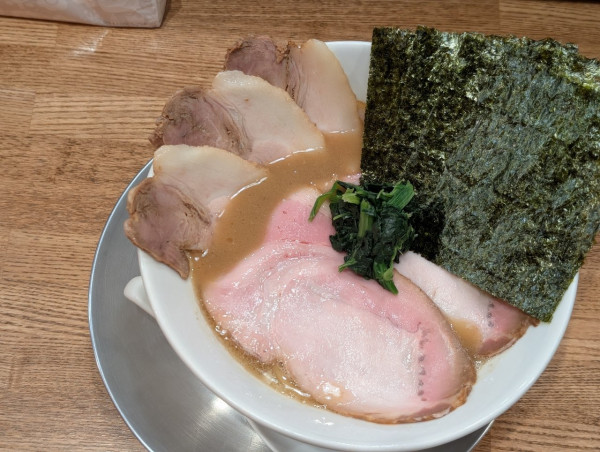 「なま醤油とんこつらーめん」@なま醤油とんこつ フルスイングの写真