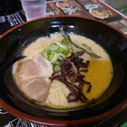 豚骨醤油並　850円