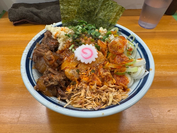 「辛痺背脂まぜそば」@らーめん 護什番の写真