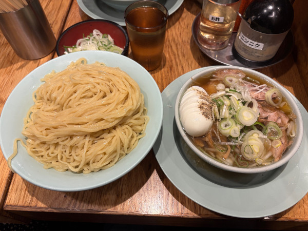 「チャーシュー大盛りつけ麺ネギ追加　1650円」@えっちゃんラーメン。 田町店の写真
