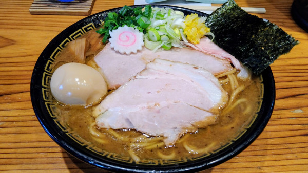 「中華そば(大)+味玉」@中華蕎麦うゑずの写真