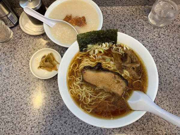 「ラーメンと小粥セット(麺大盛)1450円」@味の萬楽の写真