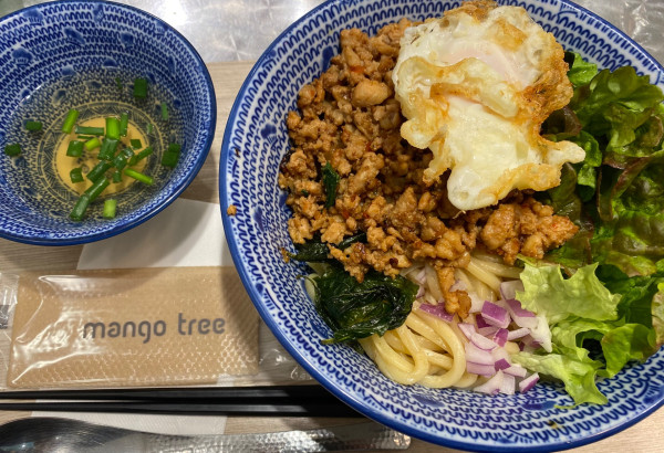 「【期間限定】ガパオまぜ麺　1200円」@マンゴツリーカフェ 横浜ルミネ店の写真