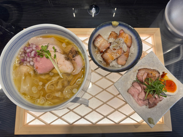 「特製中華そば（塩）➕イベリコ豚の吊るし焼き」@中華そば 炎の写真