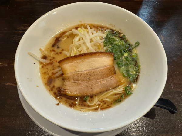 「らーめん 黒 ハーフサイズ　650円」@BABAKEの写真